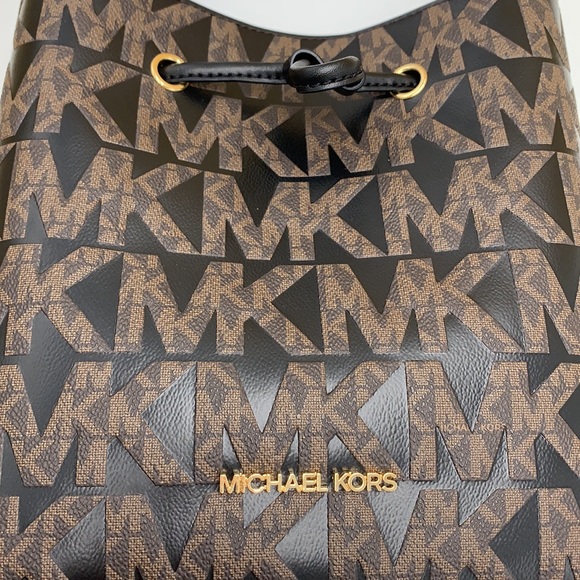 MICHAEL KORS SURI MEDIUM BUCKET MESSENGER BAG BROWN/BLACK SIGNATURE - Picture 7 of 16